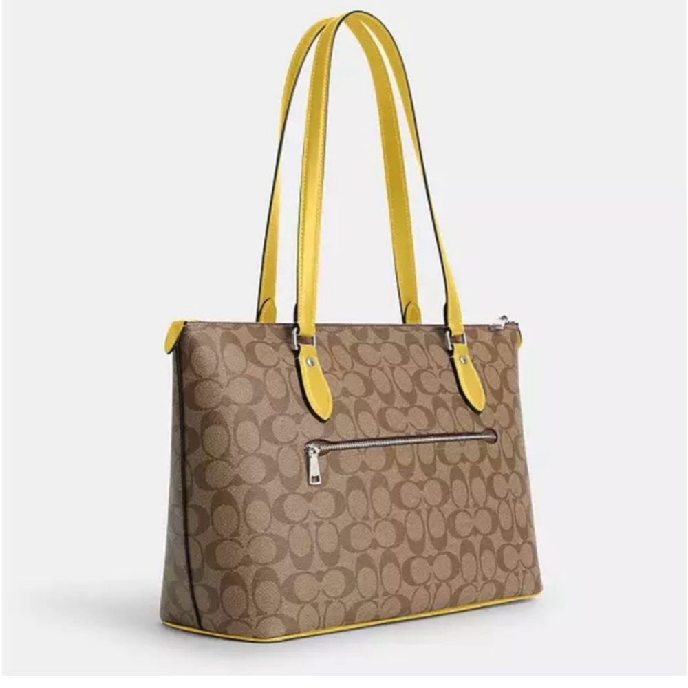NWT!!COACH Gallery Tote. SIGNATURE Coach pattern.BRAND NEW